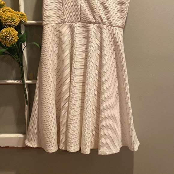 Alya White Wedding Perforated Texture A Line Mini Dress. Few Frayed Seams - Picture 4 of 9